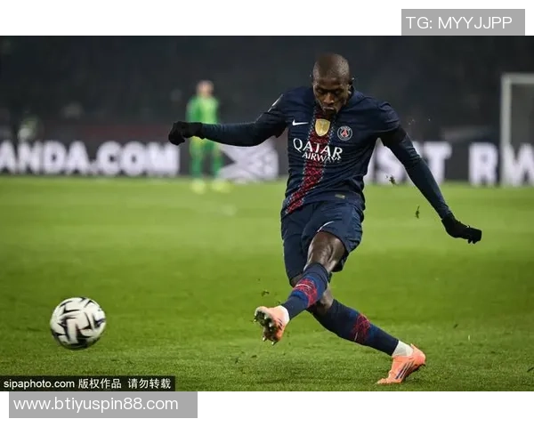 狼队官方宣布中场穆涅西租借加盟巴黎FC至本赛季结束的消息